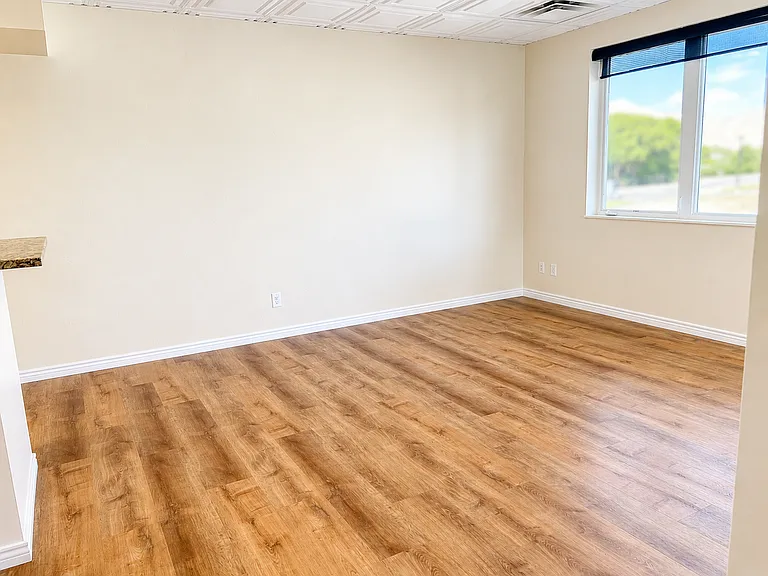 500 Red Table Apartments — Photo 40