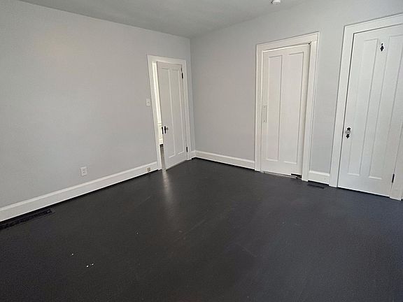 5th image of 4910 Wesley Ave Unit 1