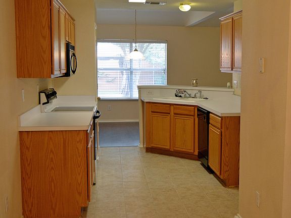 5th image of 413 Sugar Mill Dr