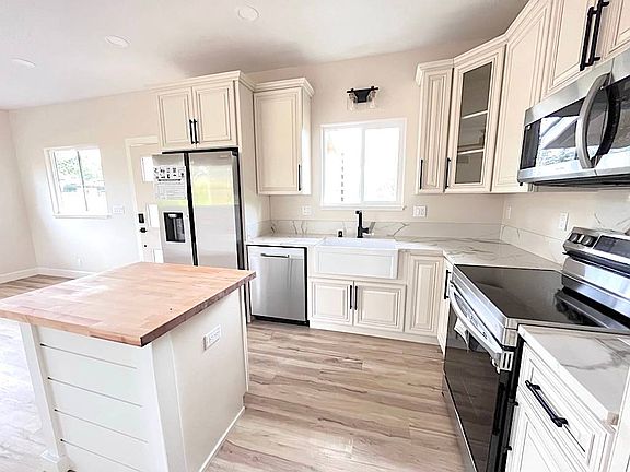 3rd image of 16-2090 Coconut Dr