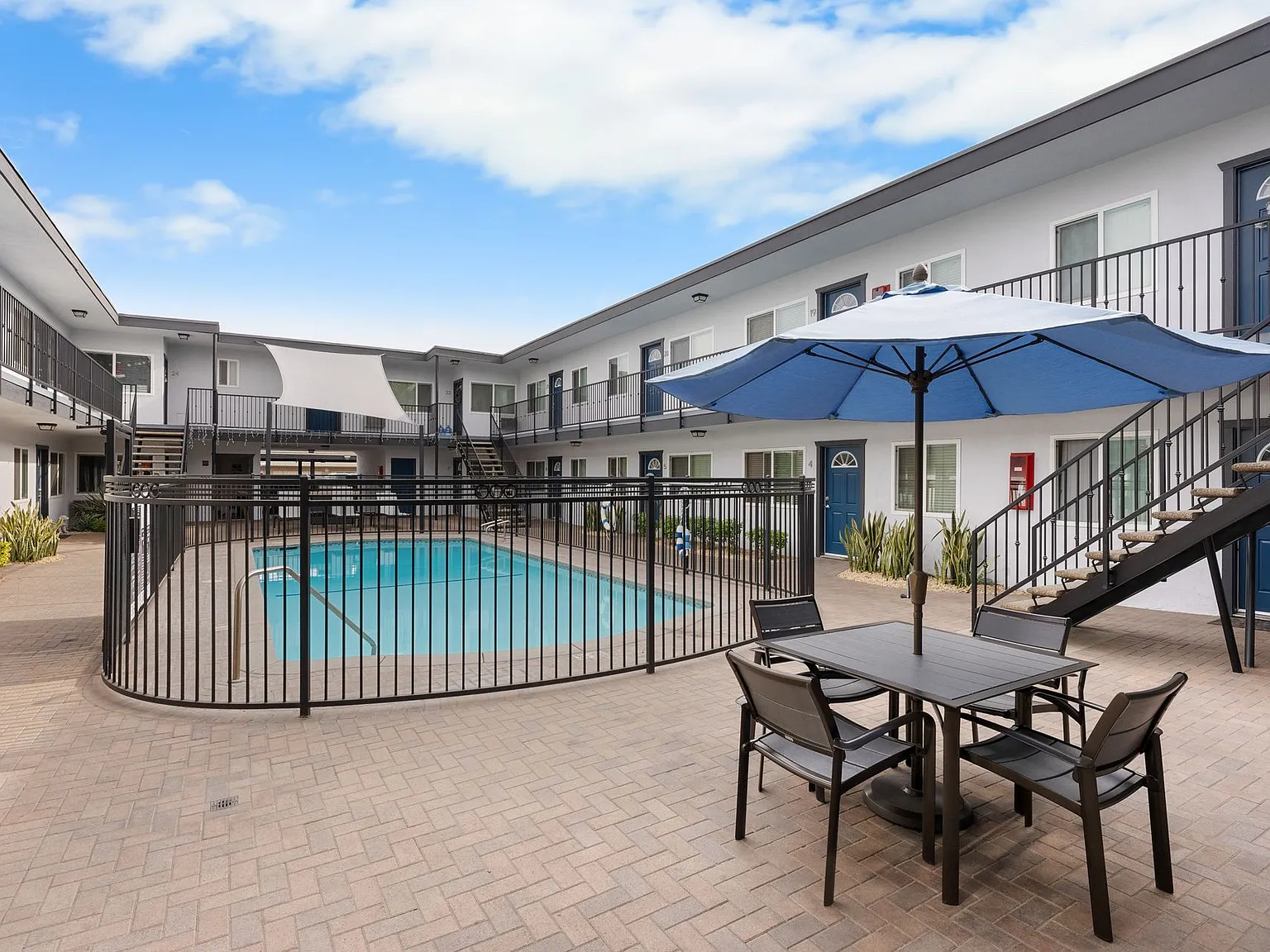 Four Seasons Apartments — Photo 4