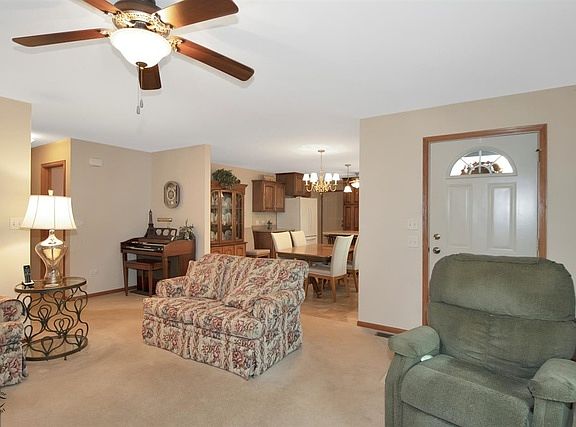 5th image of 109 E 2nd Ave