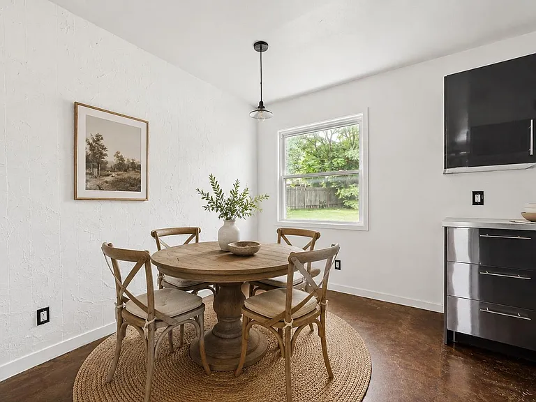 903 Aurora Cir #B — Photo 11