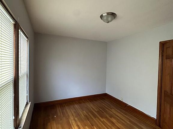 4th image of 18116 Wildwood Ave