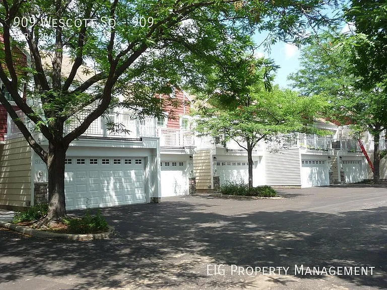 909 Wescott Sq #909 — Photo 42