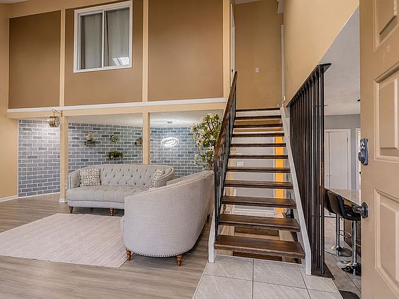 4th image of 77 Westgate Dr