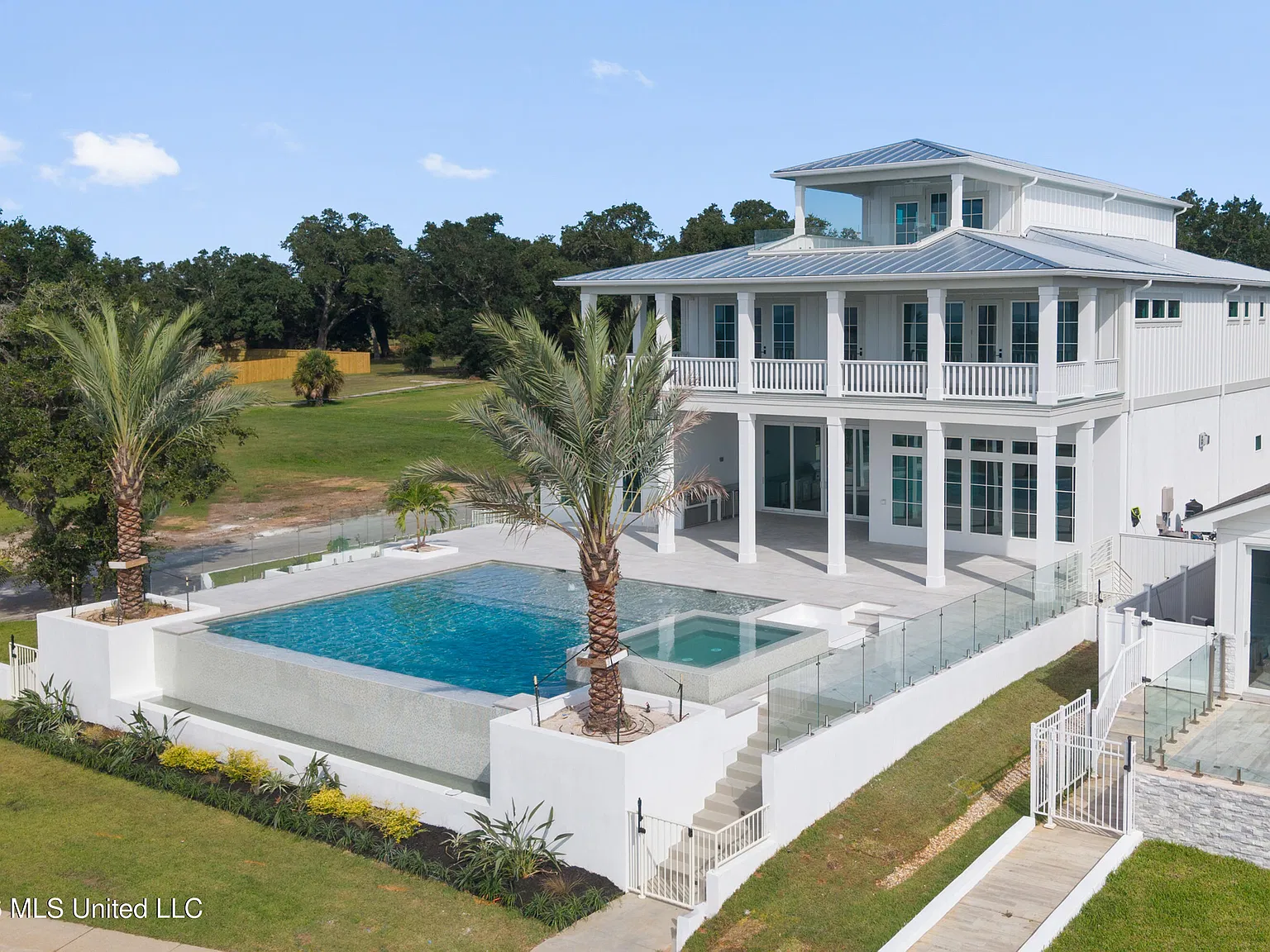 6 bed, 6.0 bath, 7200 sqft, $14,500 — Photo 1