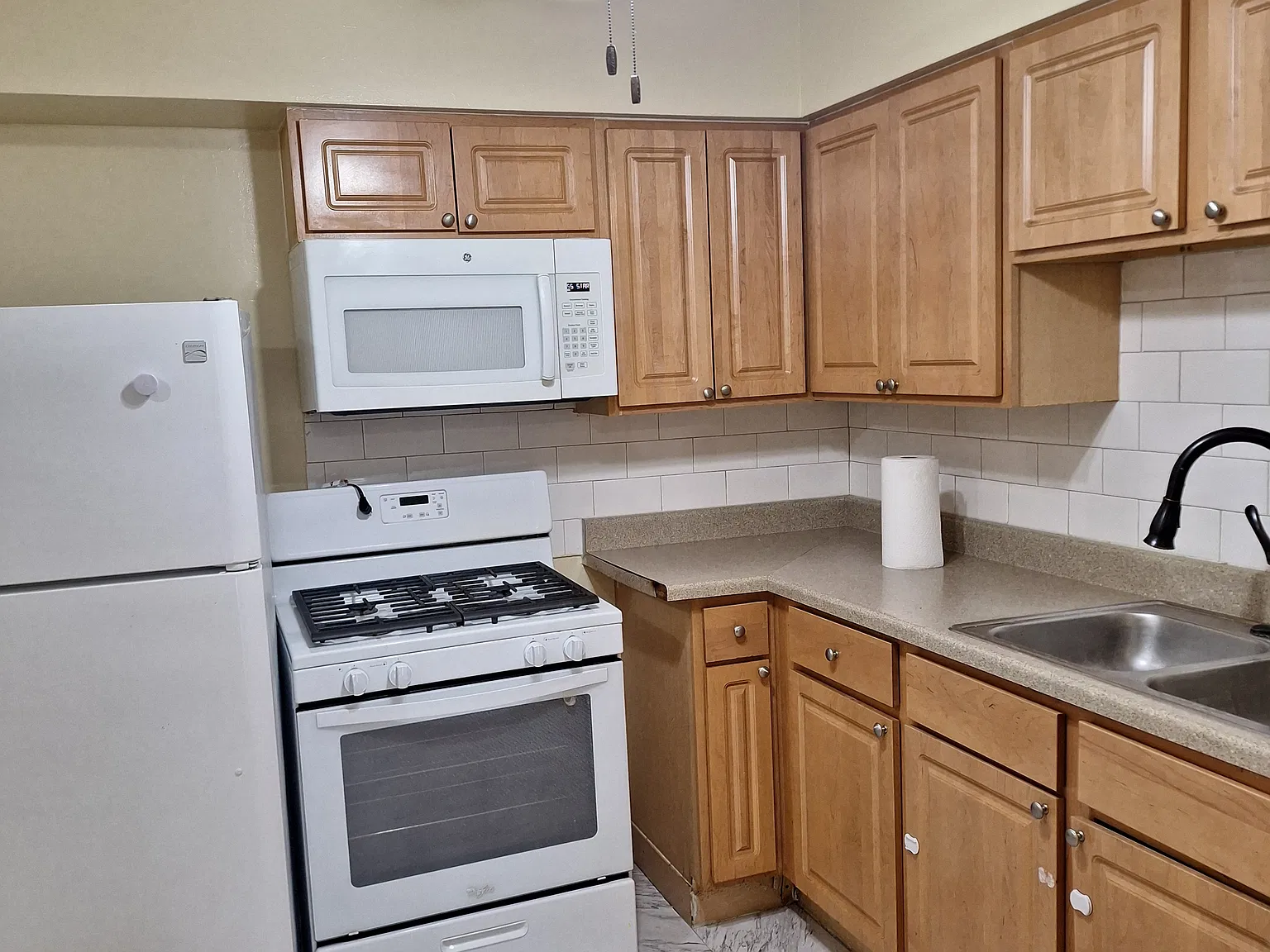 2 bed, 800 sqft, $1,000 — Photo 3