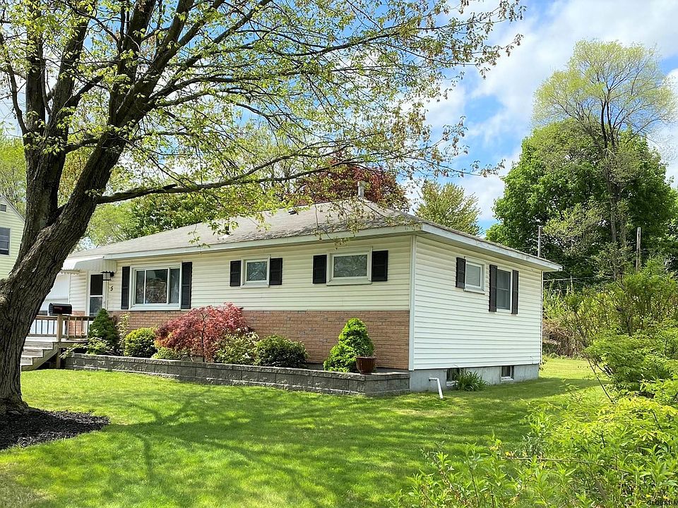 1st image of 5 Huckleberry Ln