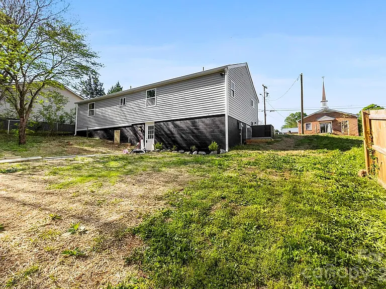 300 Cherry St — Photo 5
