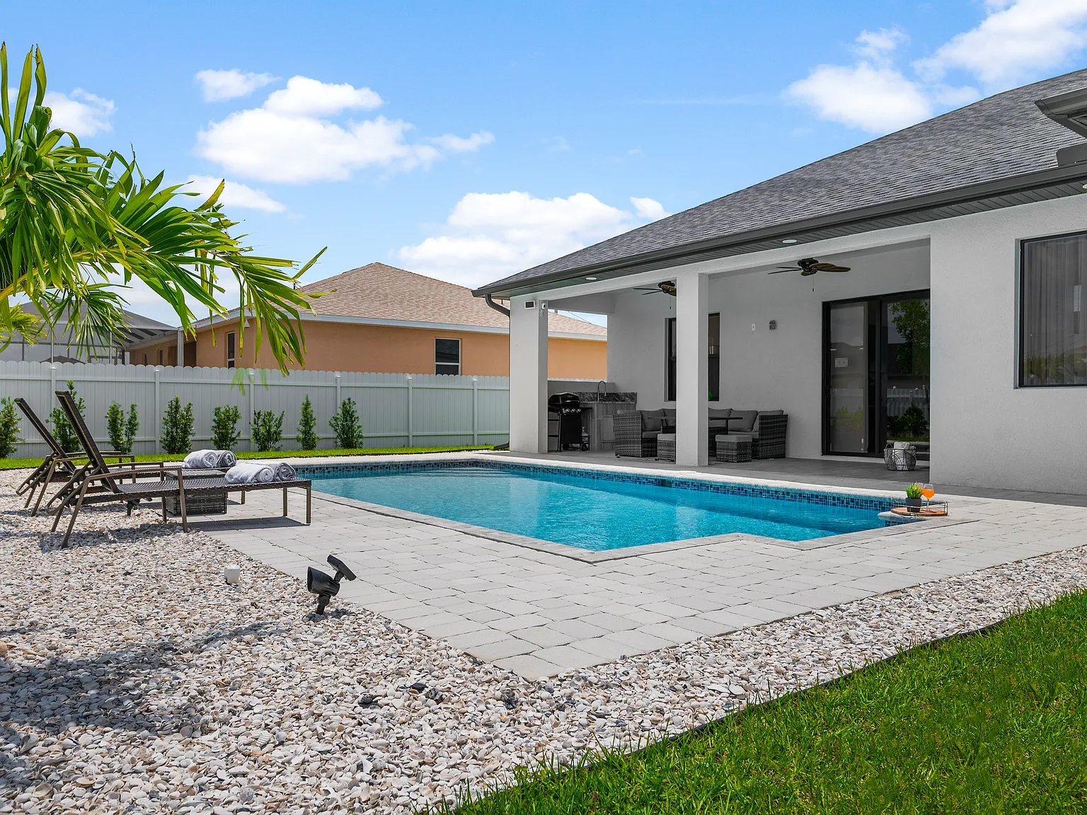4 bed, 2.5 bath, 2000 sqft, $3,500 — Photo 4
