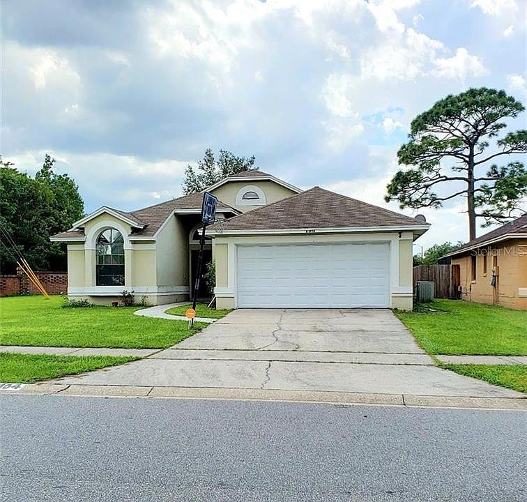 1st image of 104 River Chase Dr