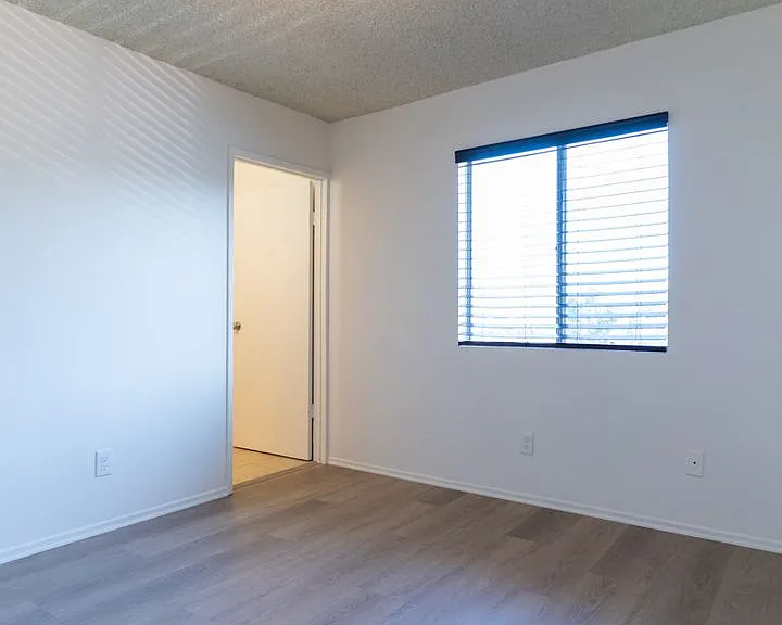 450 N Coronado Ter — Photo 9