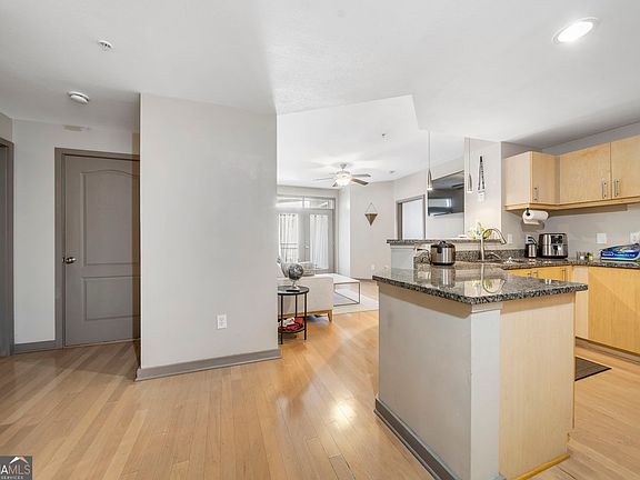4th image of 390 17th St NW Unit 5009