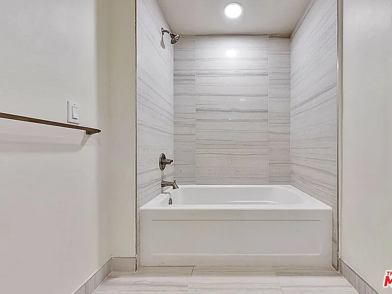 1070 S Bedford St #205 — Photo 23