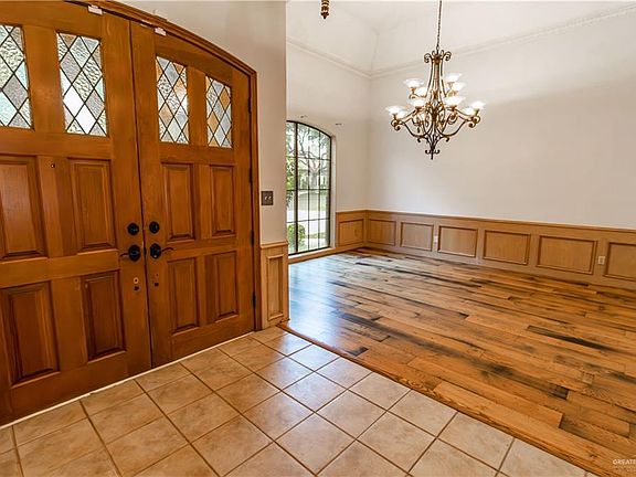 4th image of 2301 SE Greenbriar Sq