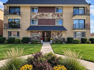 915 Graceland Ave APT 1C, Des Plaines, IL 60016