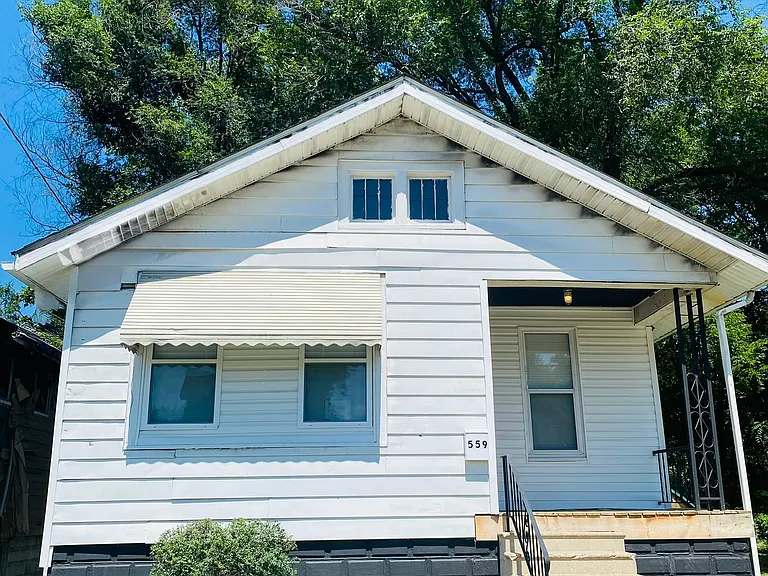 559 Alexander Pl — Photo 1