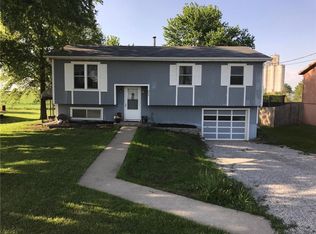 209 1st St, Lancaster, KS 66041