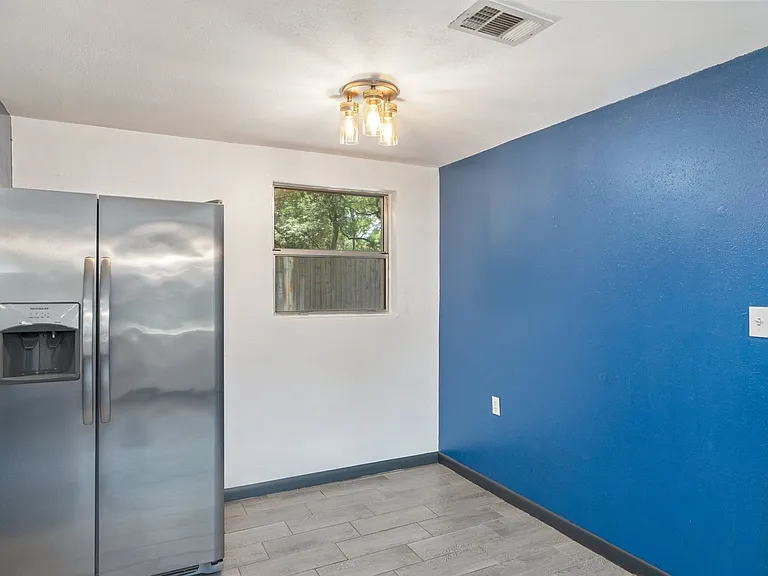 205 Pine St — Photo 11