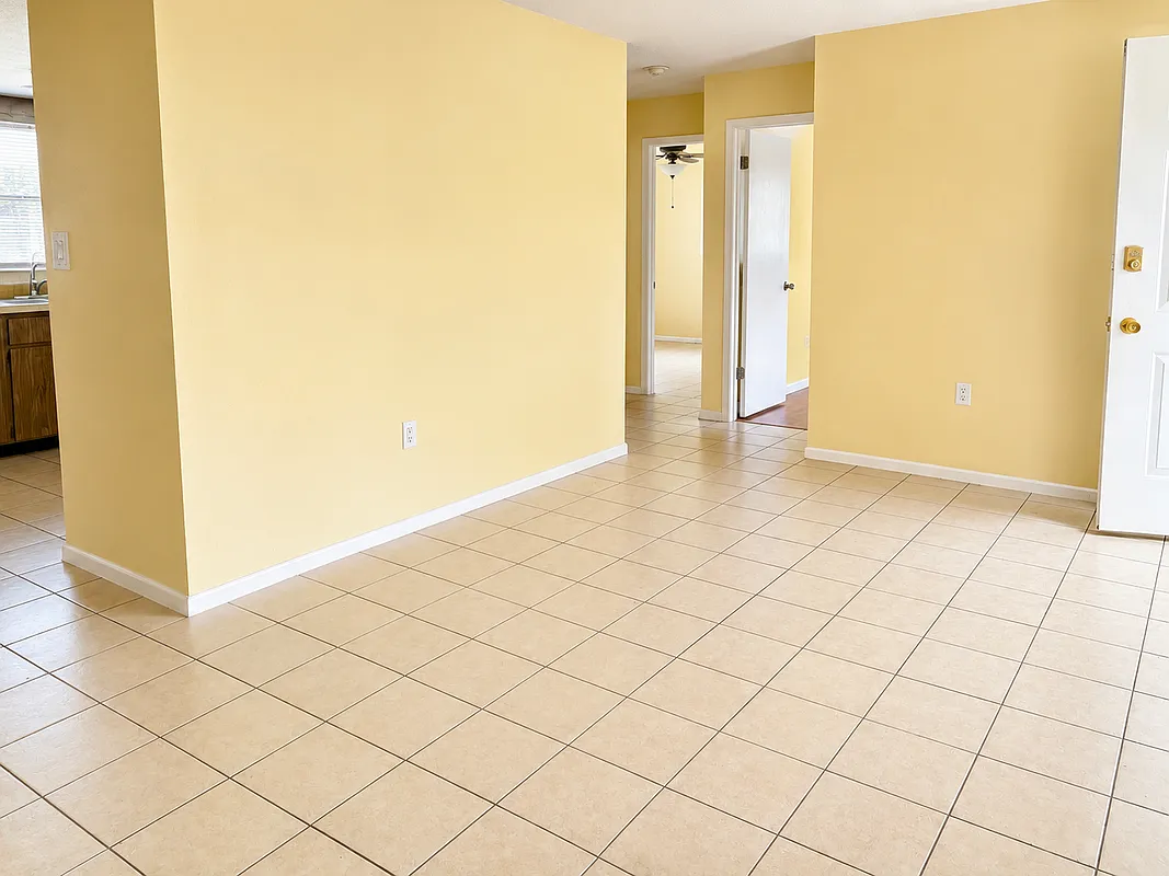 Building Photo - 8247 Saybrook Dr