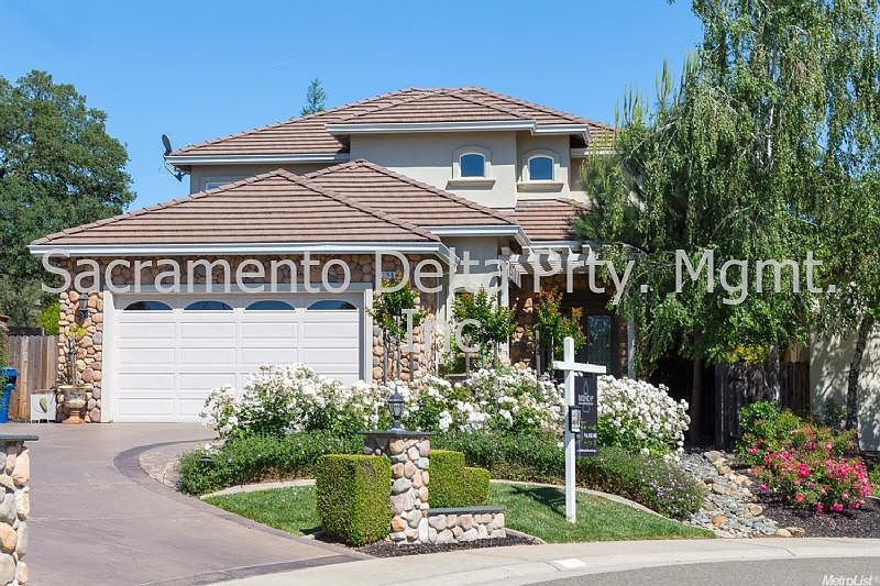 1st image of 156 Chimney Bluff Ct