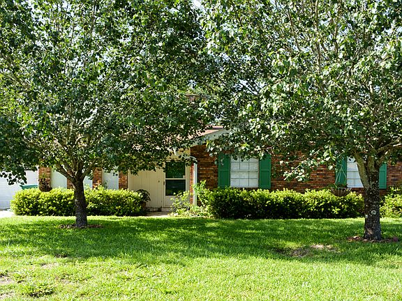 3rd image of 130 Newcastle Cir