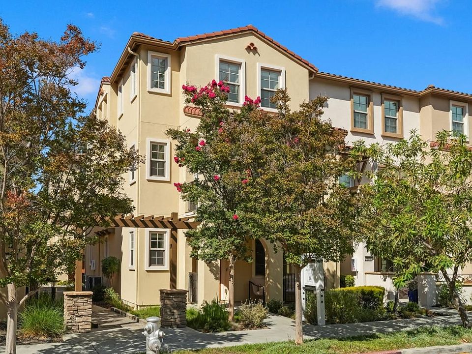 1st image of 120 Minaret Ave