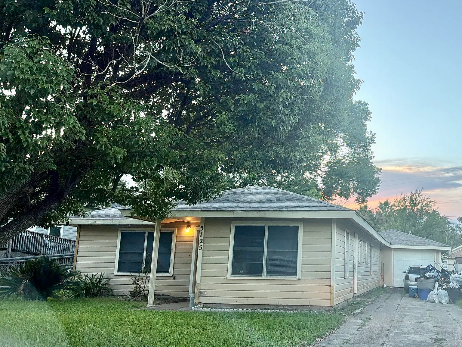 3 bed, 1377 sqft, $1,450 — Photo 1