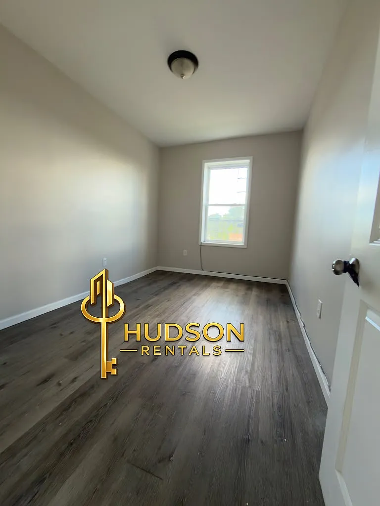 2 bed, 800 sqft, $1,750 — Photo 3