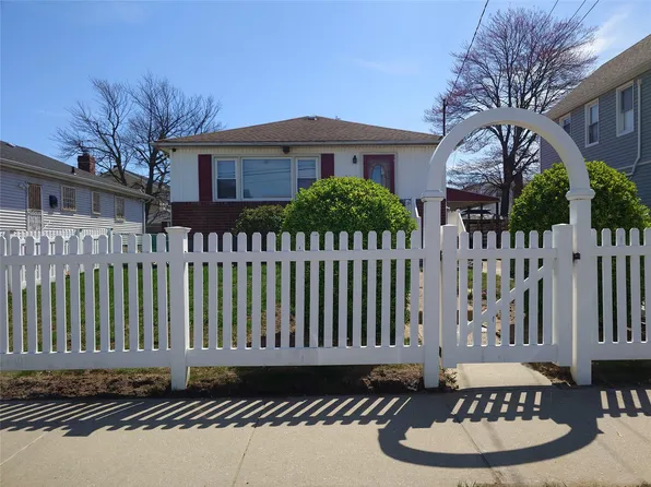 137-11 250th Street, Rosedale, NY 11422