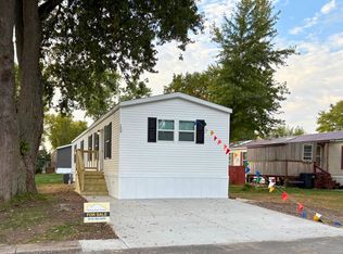 109 E Meadowland Dr, Rochelle, IL 61068