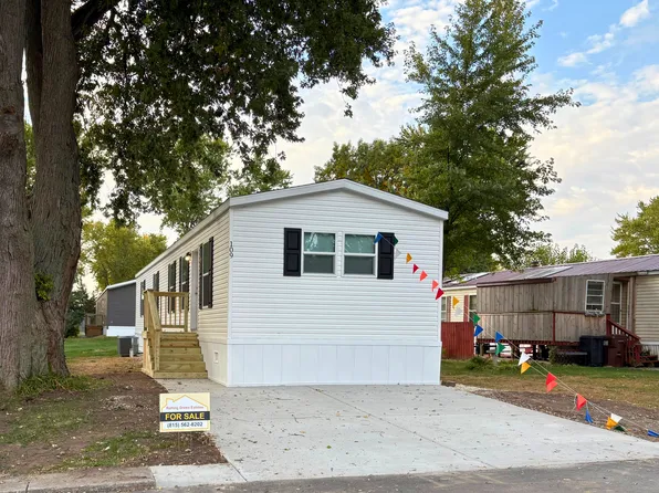 109 E Meadowland Dr, Rochelle, IL 61068