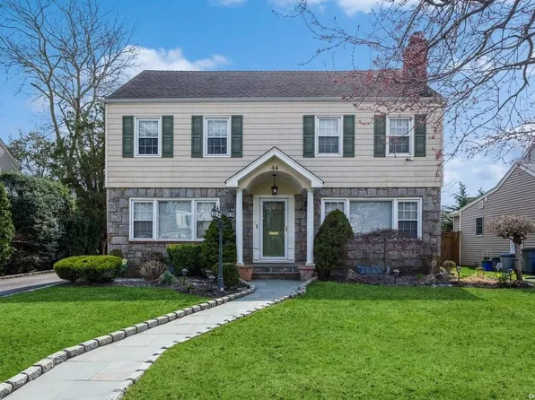 44 Greystone Road, Rockville Centre, NY 11570