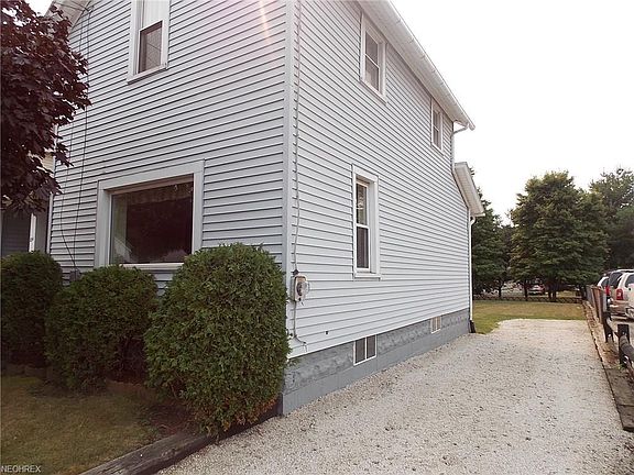 3rd image of 84 Brown St