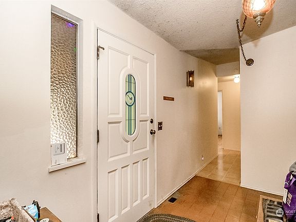 4th image of 3724 NE 194th Street