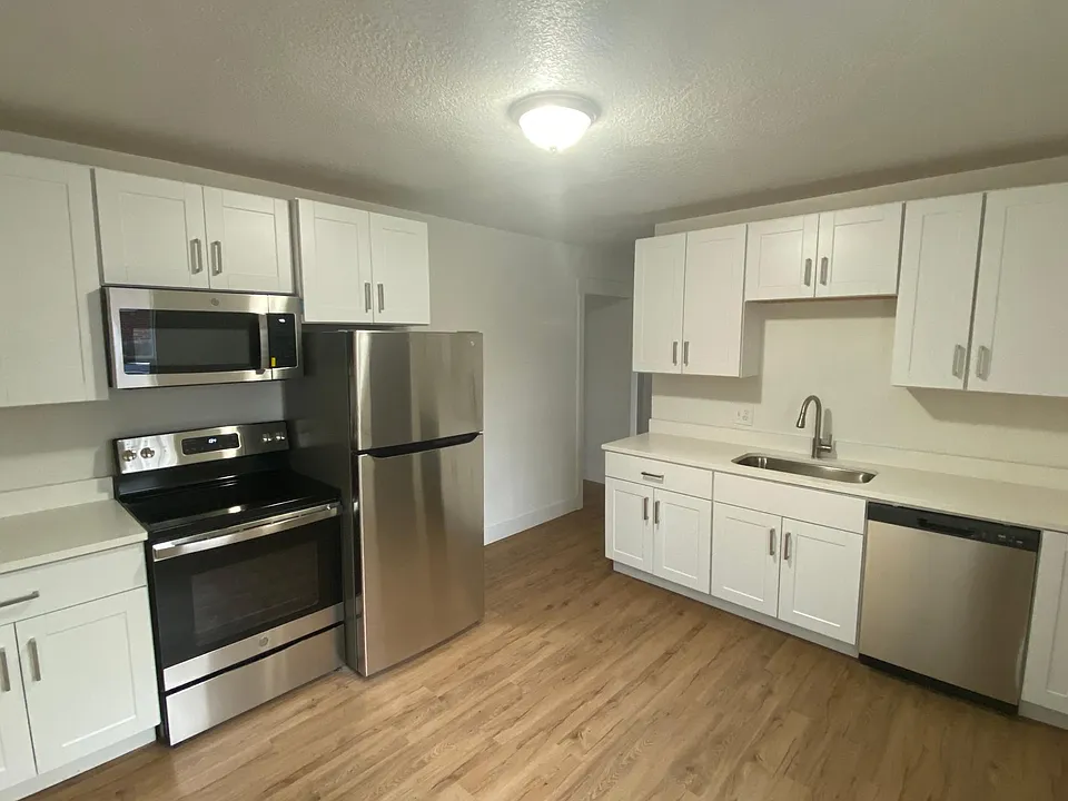 452 E Lambourne Ave #2