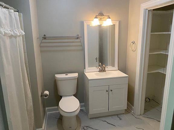 4th image of 2153 Memorial Ct APT 4