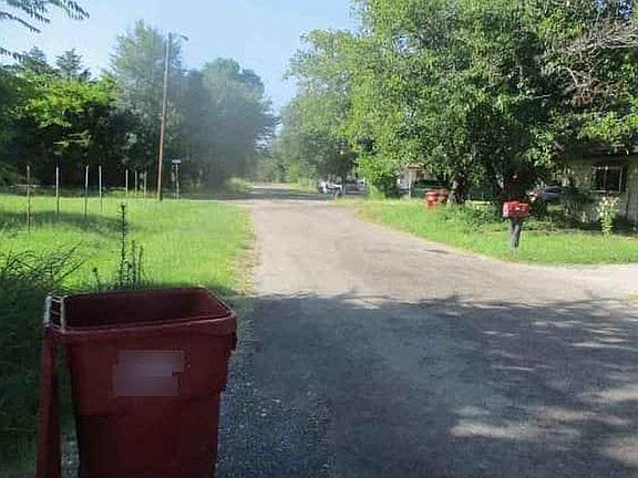 3rd image of 229 Kirk Ln