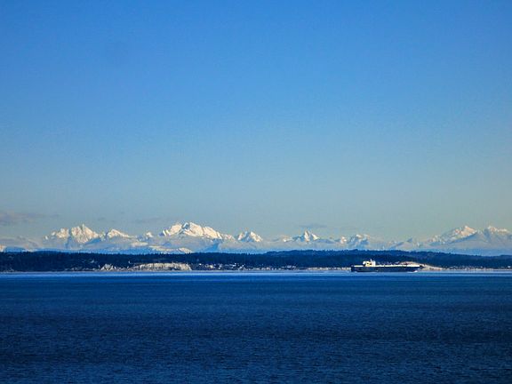 Drop dead gorgeous views of Puget Sound and the Cascade Mountains.