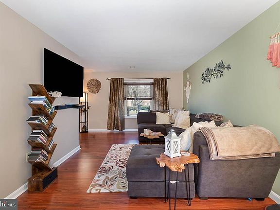 5th image of 216 Timber View Dr