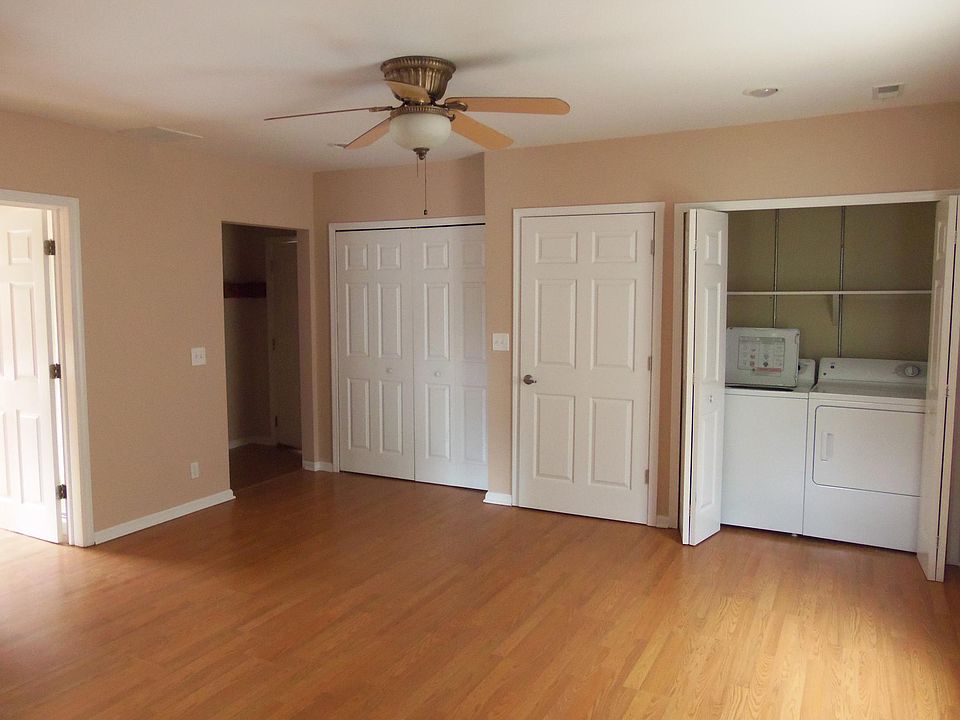 Great Room / Ceiling Fan / Recessed lighting