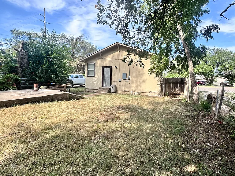 426 N Hoover Ave — Photo 8