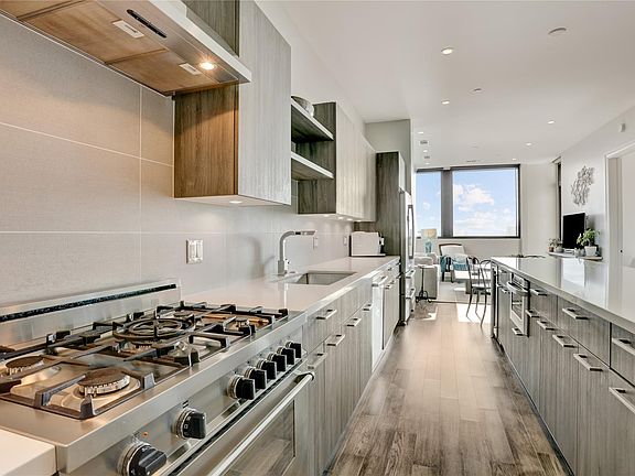 4th image of 1211 Caroline St Unit 1804