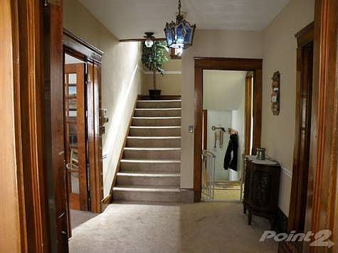 248 East Main St Entry Way