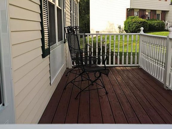 3rd image of 210 Bellford Dr