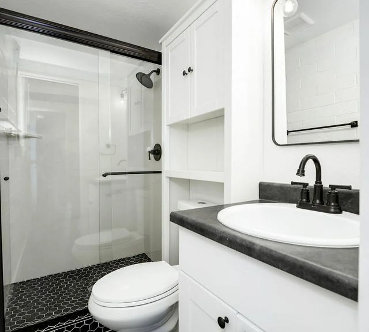 Stunningly Renovated, Fully Furnished Home — Photo 3