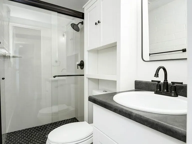 802 E Monroe Ave — Photo 3
