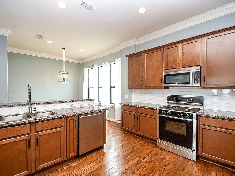 2222 Hilshire Lake Dr — Photo 16