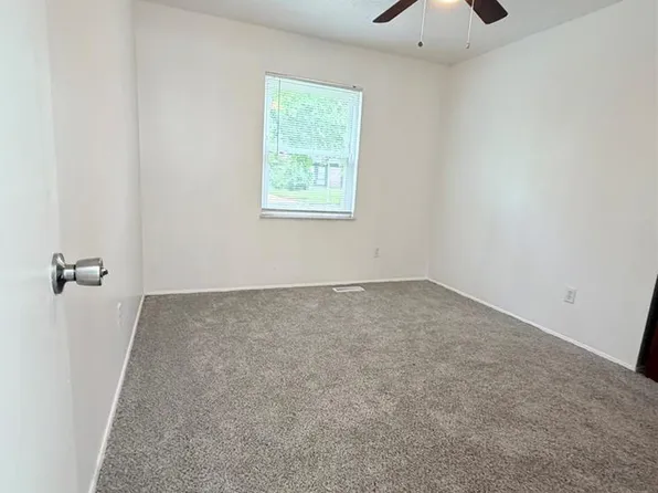10619 Foxlair Dr, Saint Louis, MO 63137